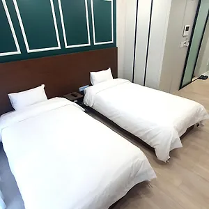 Raviens Haeundae Avenue Aparthotel