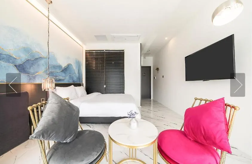 De Homme Hotel Busan 2*,